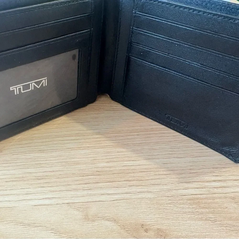 TUMI 299989 Nassau Double Billfold Wallet ID 4 Card Pockets RFID Lock Black